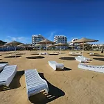 Pool View Studio With Wi-Fi, Smart Tv, 3 Pools & Beach Access