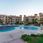 Resort-Style Luxury Chalet With Pool And Sea View In Sahl Hasheesh