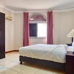 Spacious & Stunning 3 Bedroom Apartment !