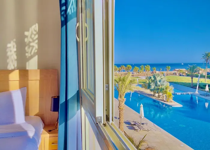 Ollystays Mangroovy Seaview 2Br Beach And Pool Free Access