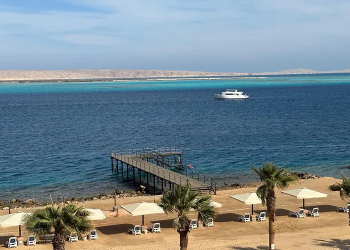 Central Hurghada Apartment With Private Beach & Pool
