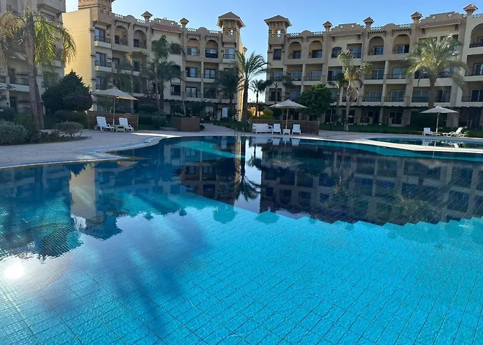 Resort-Style Luxury Chalet With Pool And Sea View In Sahl Hasheesh