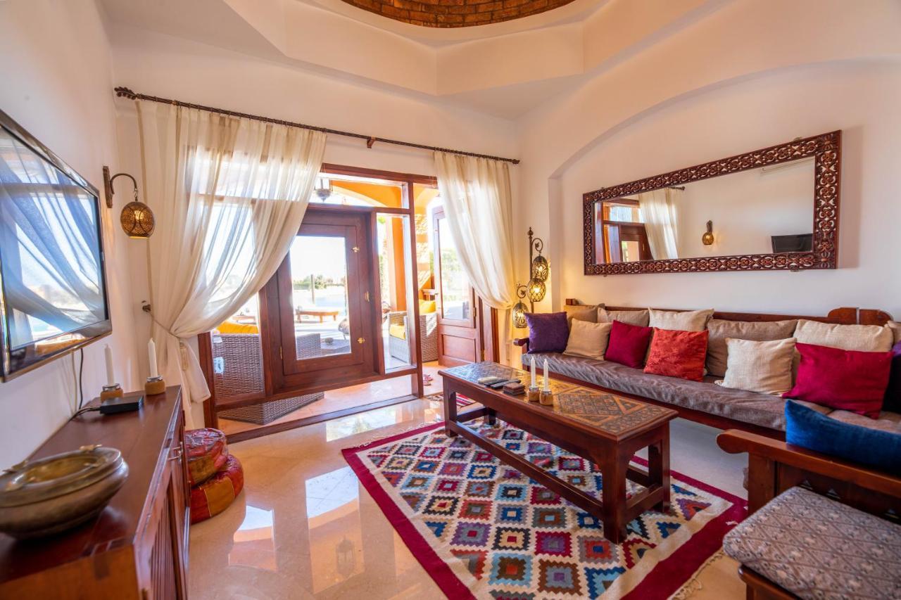 Charming Lagoon With Pool Egyptian Style -sabina 117 Pousada Hurghada