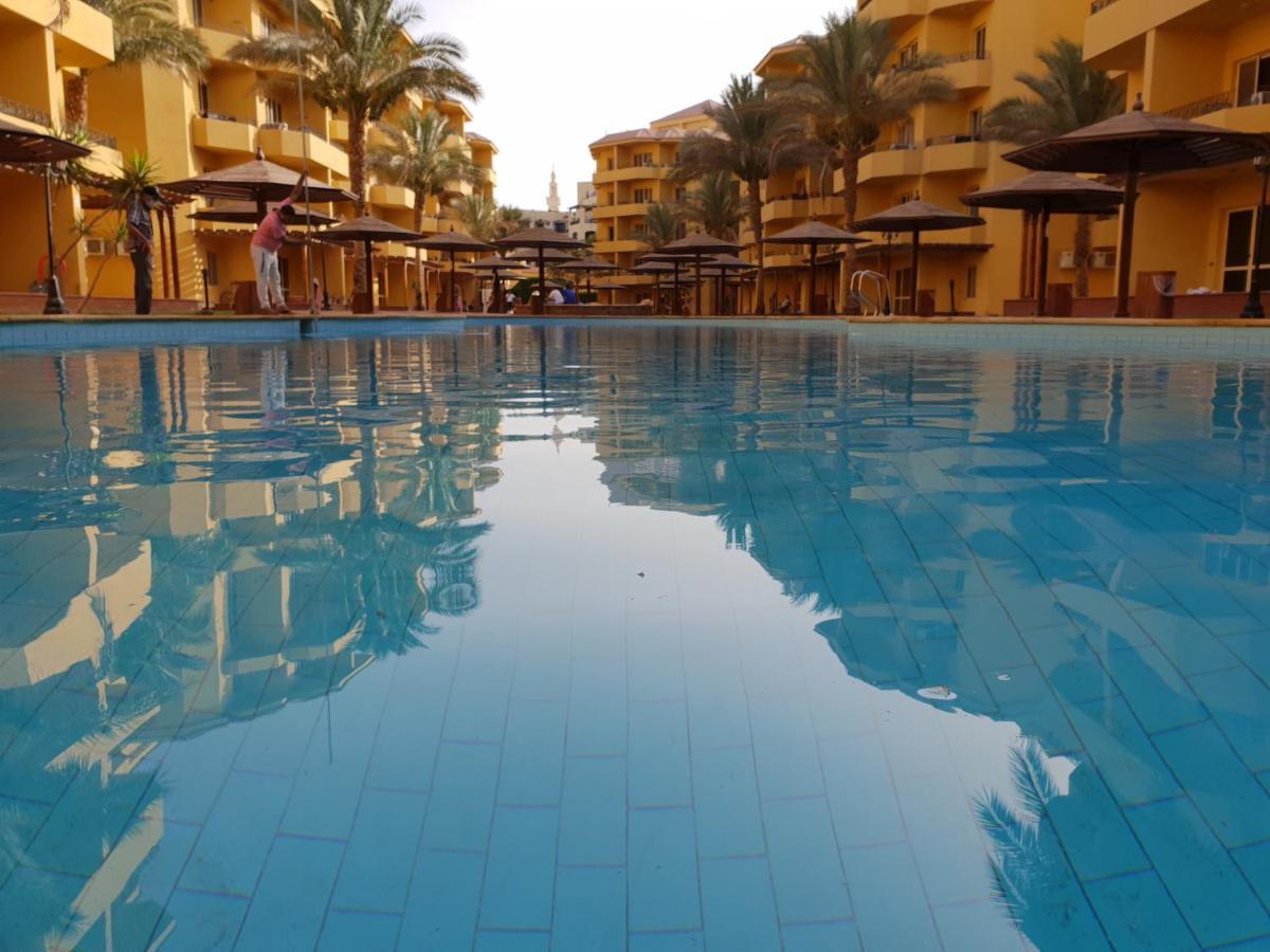 Appartement British Pool View
