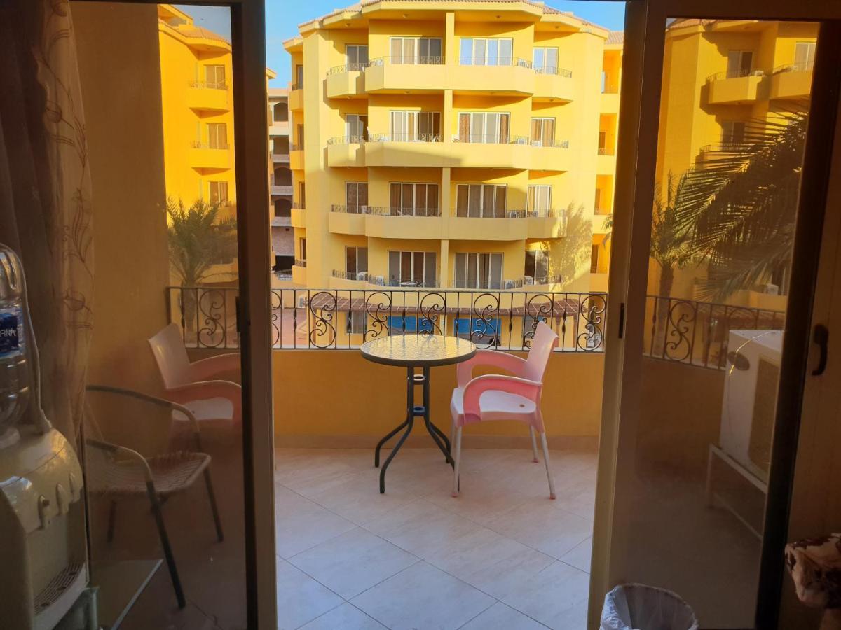 Appartement British Pool View