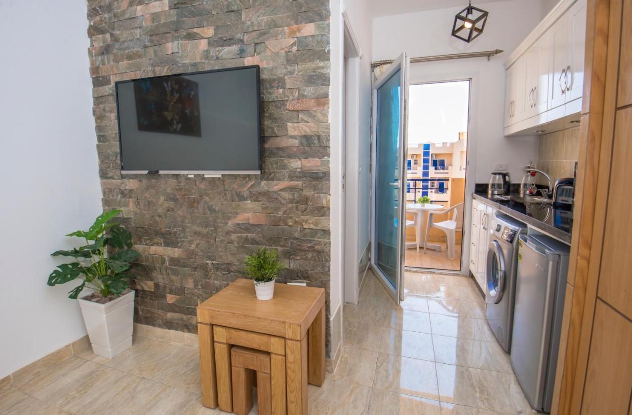 Pool View Near El Gouna With Floor Balcony & Kitchen Apartment
