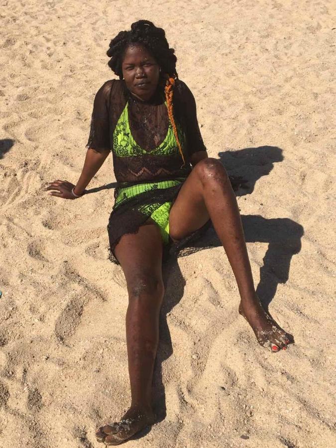 Donatella Near The Sea Redsealine *