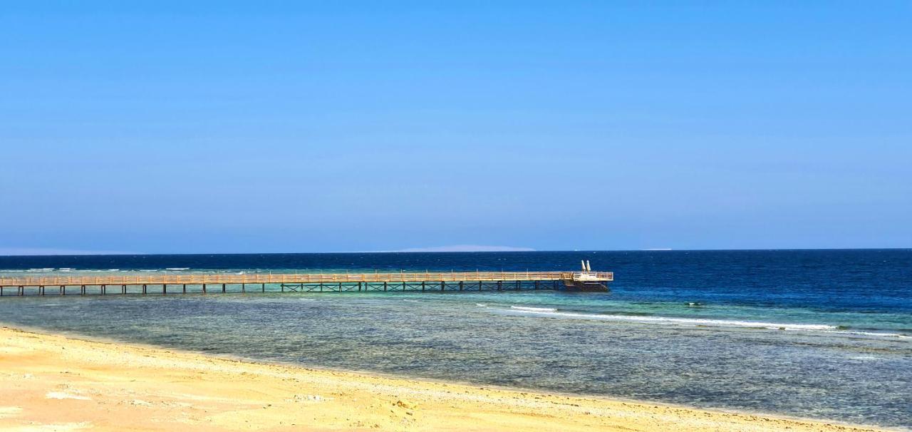 Luxury Seafront Pool - 3 Stories & Roof Floor - Master Bedrooms Pousada Hurghada