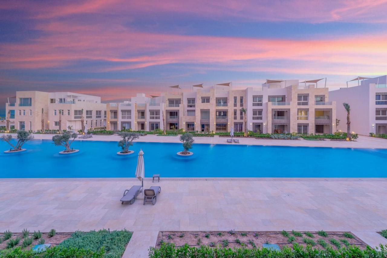 Mangroovy 2 Bedroom Sea View Apartment, Pool & Apartment