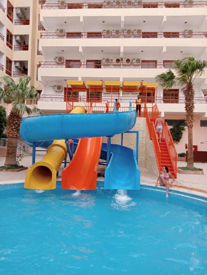 Empire Aqua Park 3*