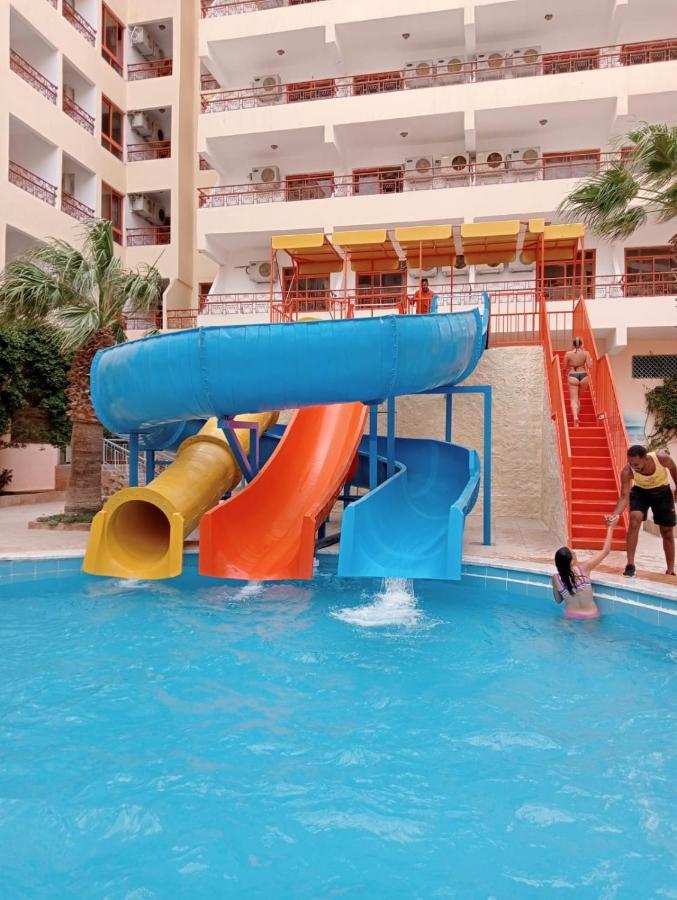 Empire Aqua Park 3*