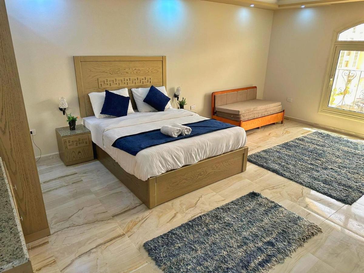 Moon Suites Hotel 4*