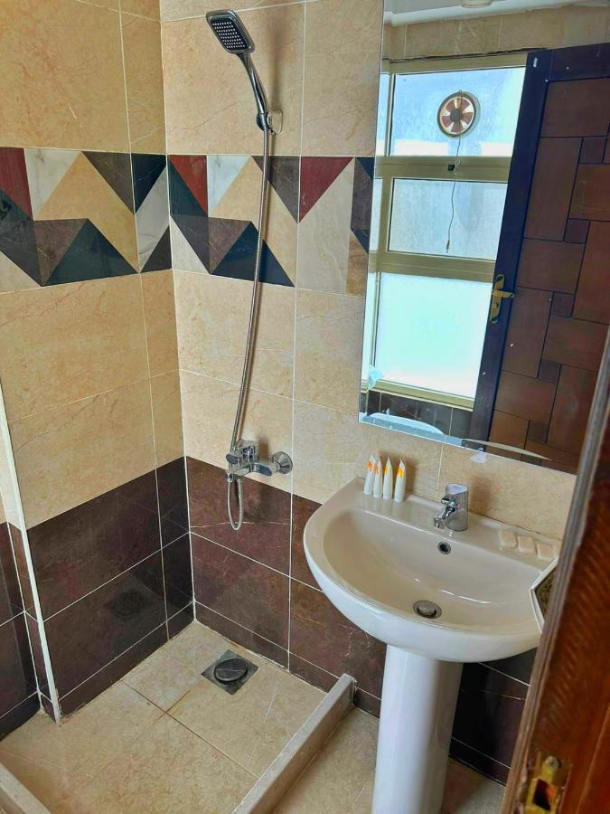 Moon Suites Hotel