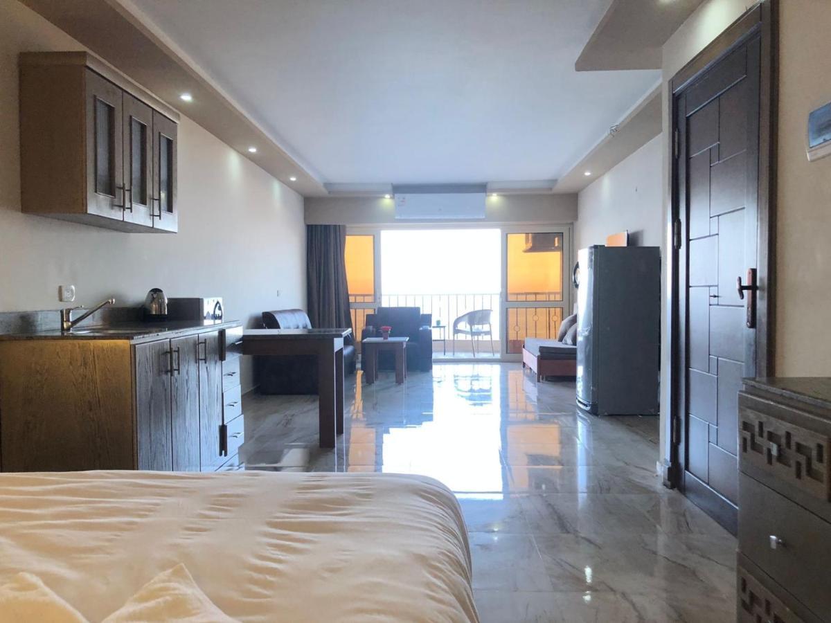 Hotel Moon Suites 4*