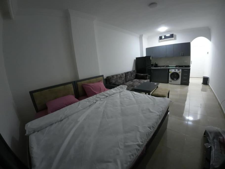 In Sheraton Plaza 203 Apartment