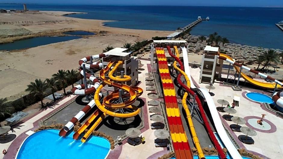 At Karma Aqua Hotel 5*