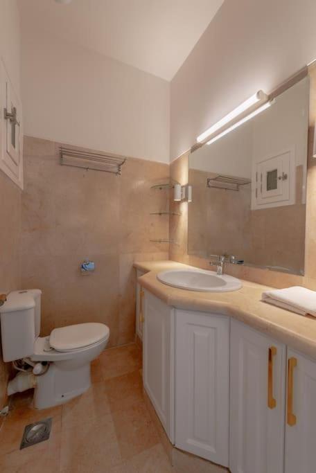 Gorgeous 3br Townhouse In South Marina. Pool View Ferienhaus