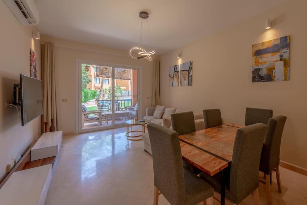 Gorgeous 3br Townhouse In South Marina. Pool View Ferienhaus *