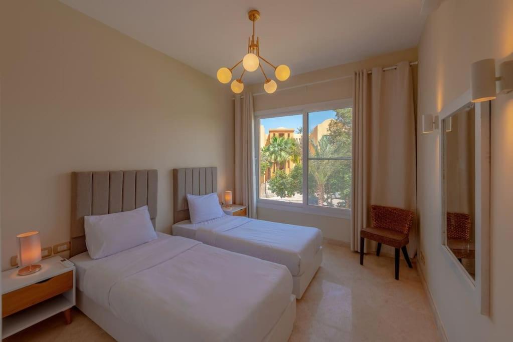 Gorgeous 3br Townhouse In South Marina. Pool View Ferienhaus *