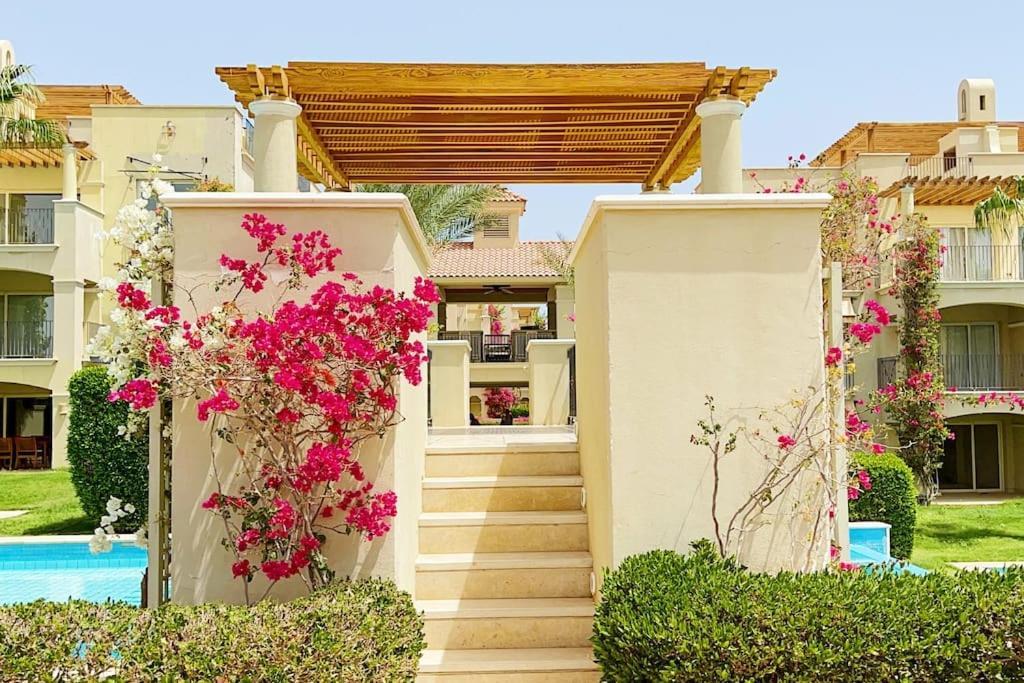 Stunning Pool View 1bed Private Access, Veranda Sahl Hasheesh