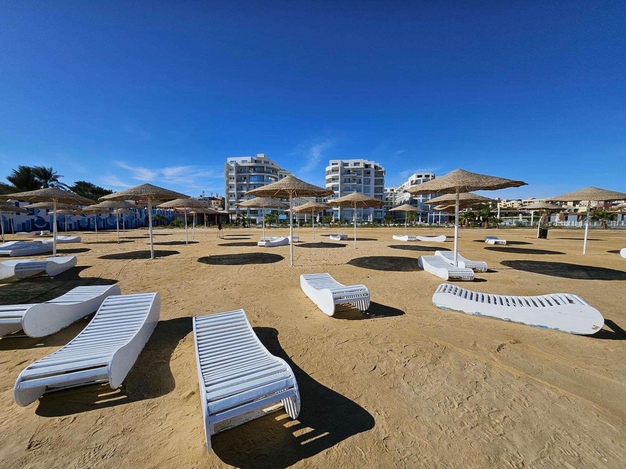 Apartment Pool View With Wi-fi, Smart Tv, 3 Pools & Access *