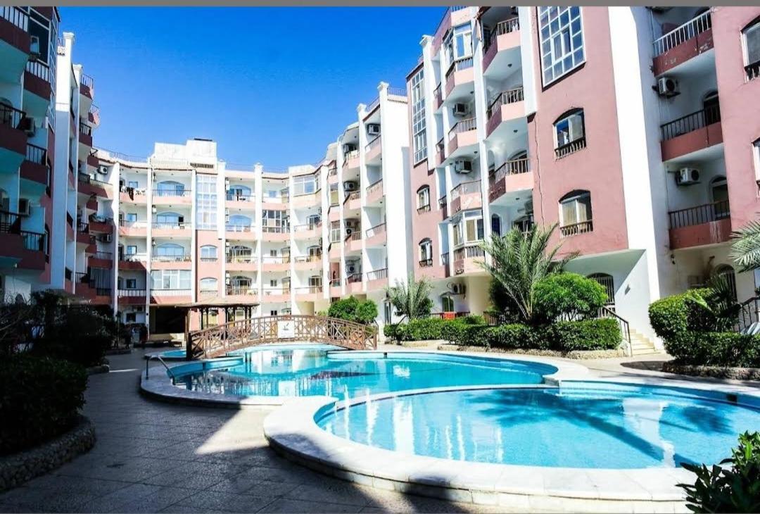 Desert Pearl Apartment *