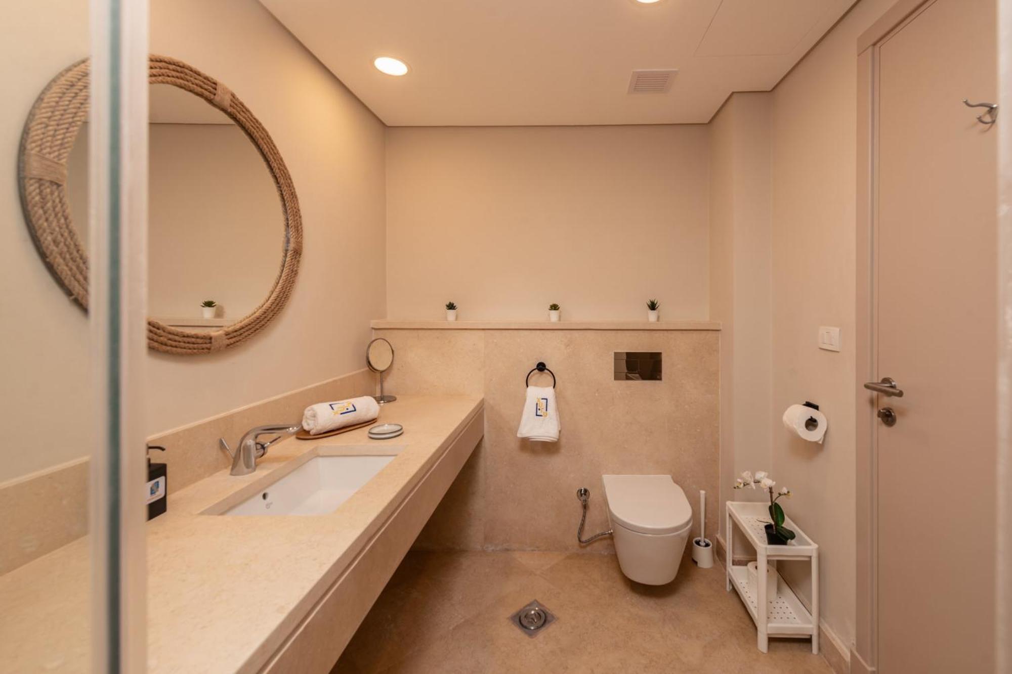 Apartment Secluded & Bespoke 1 Bdr With Pool View & Access