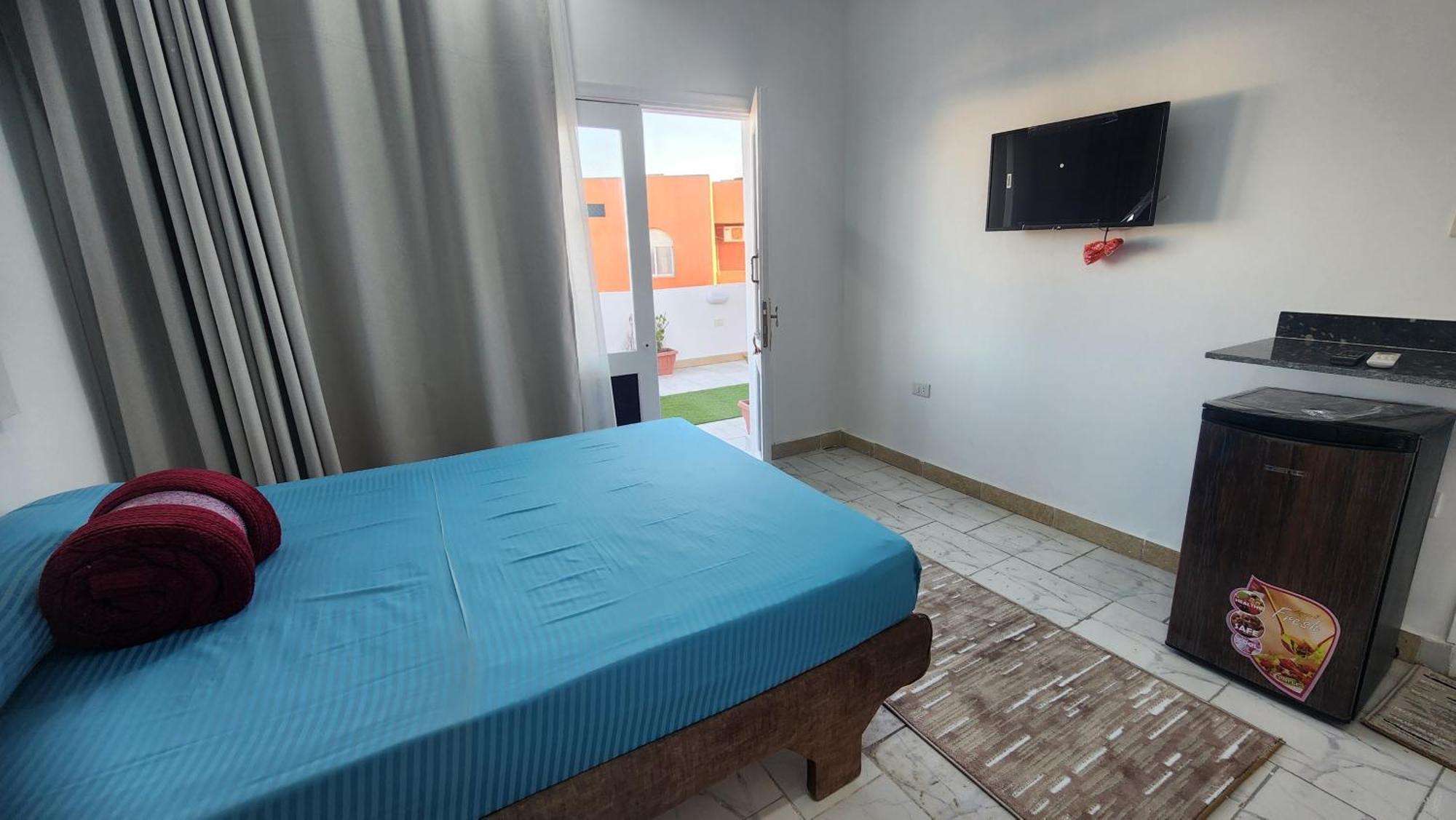 Albergue White Roof -