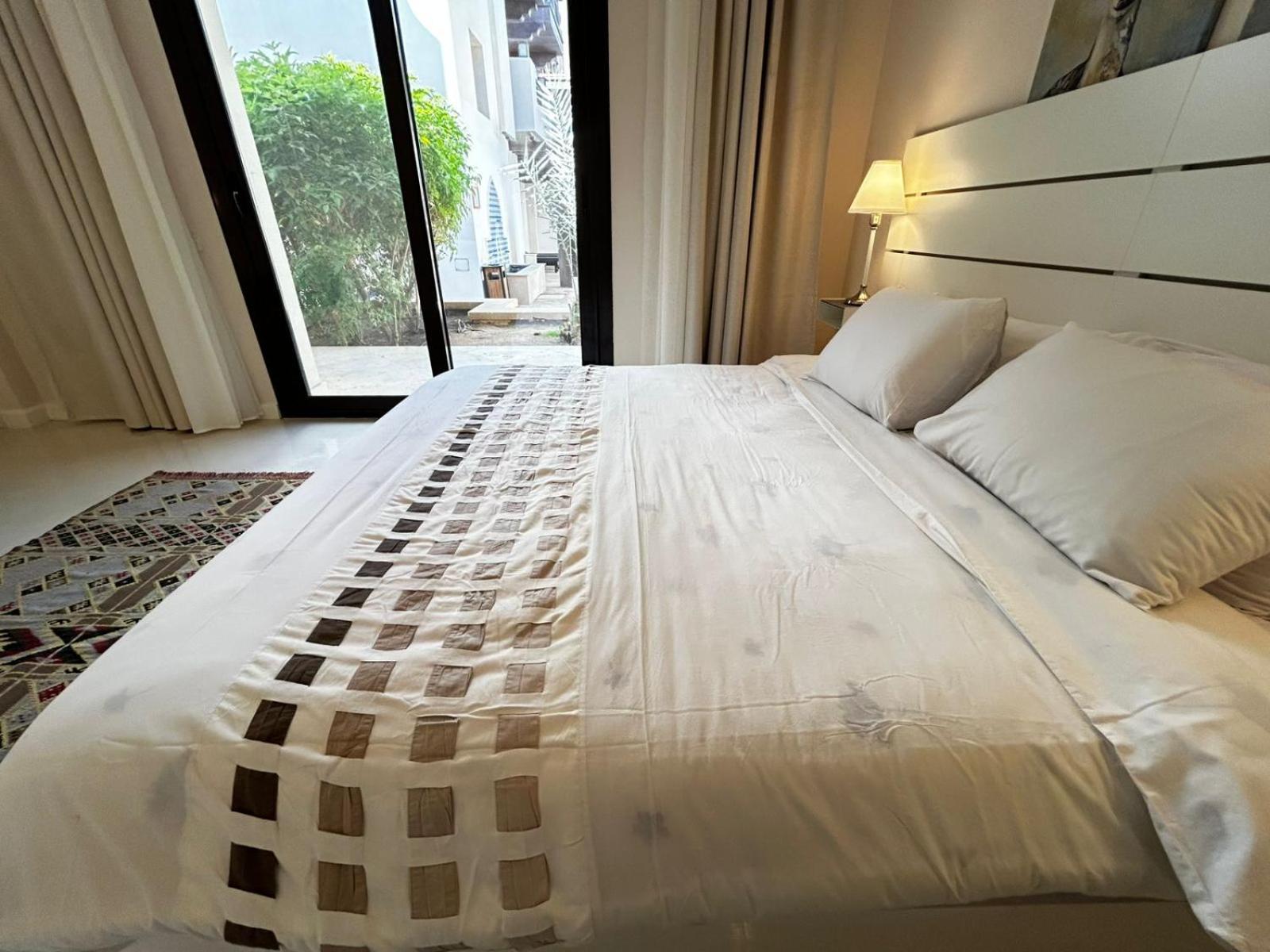 Apartment Luxury Ancient Stands One Bedroom *
