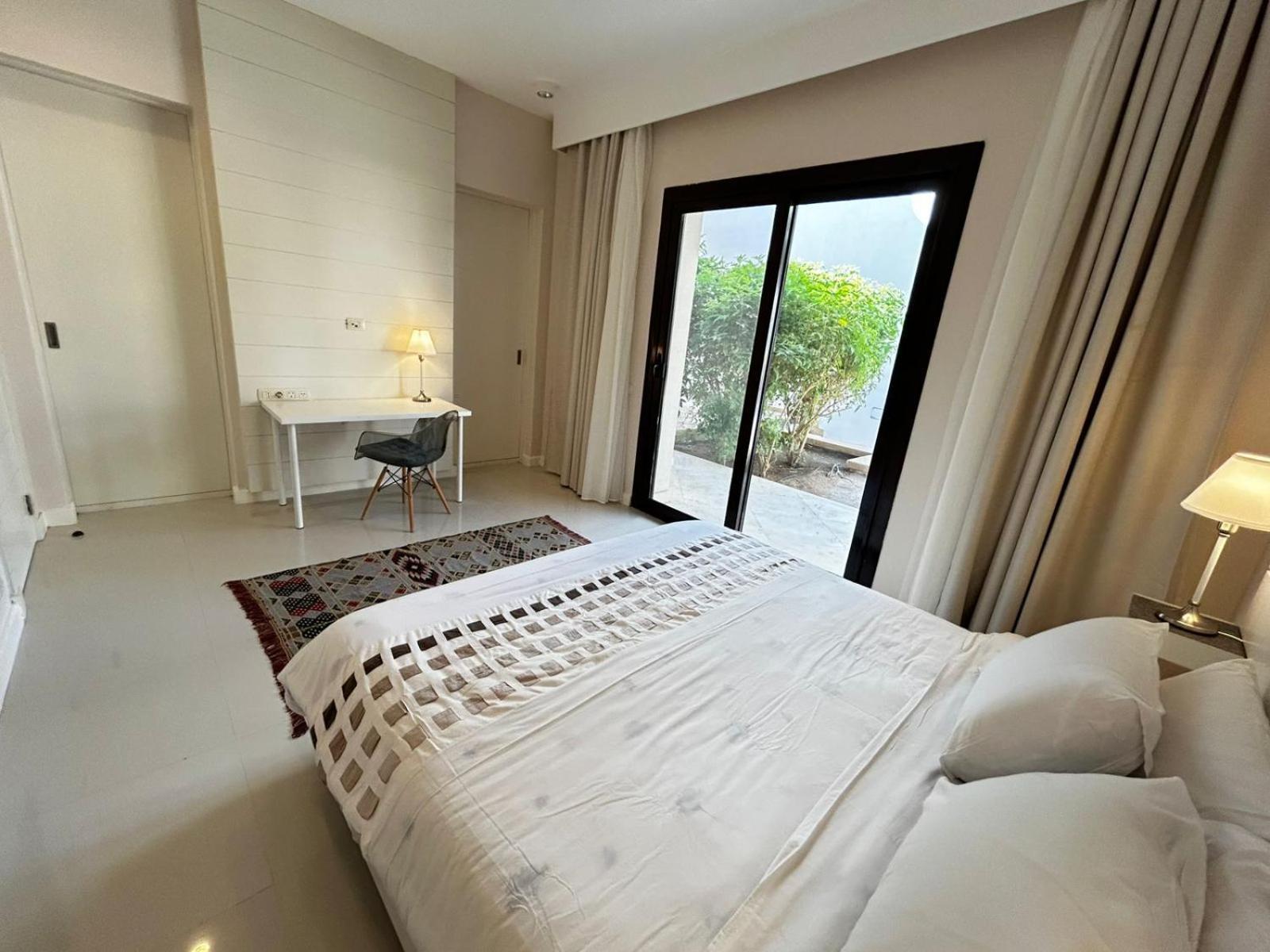 Luxury Ancient Stands One Bedroom Apartment *