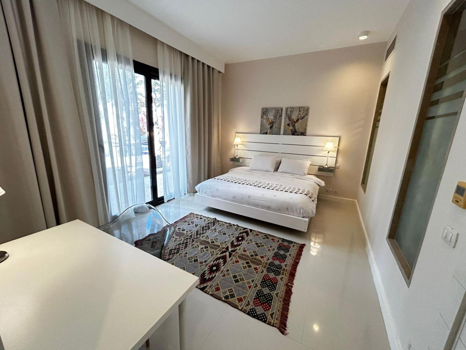 Apartment Luxury Ancient Stands One Bedroom