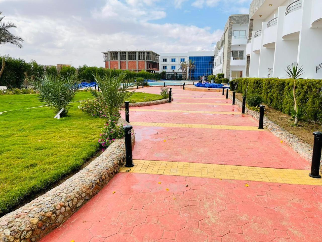 Cecelia Challet Aparthotel *