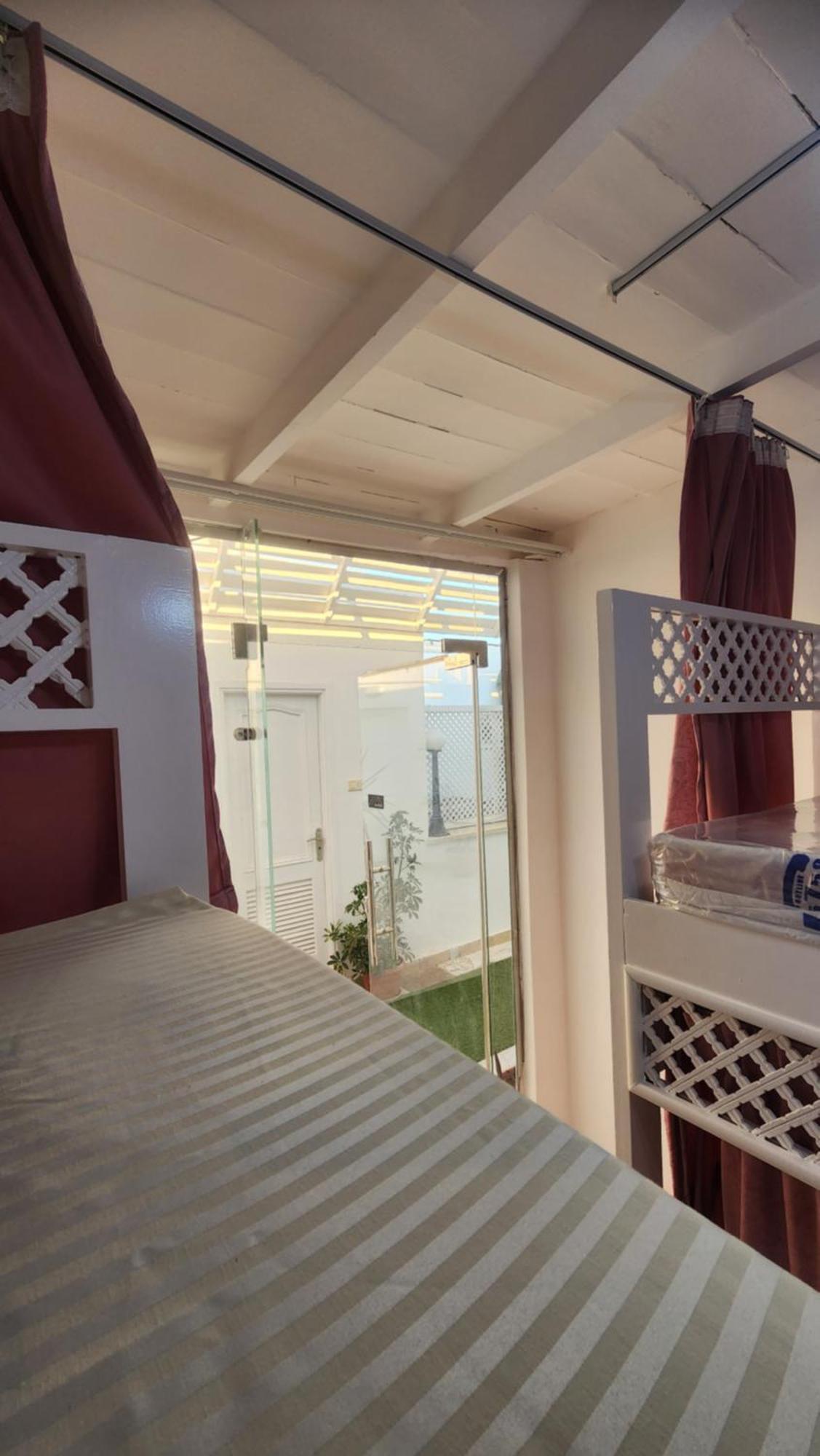 White Roof - Albergue
