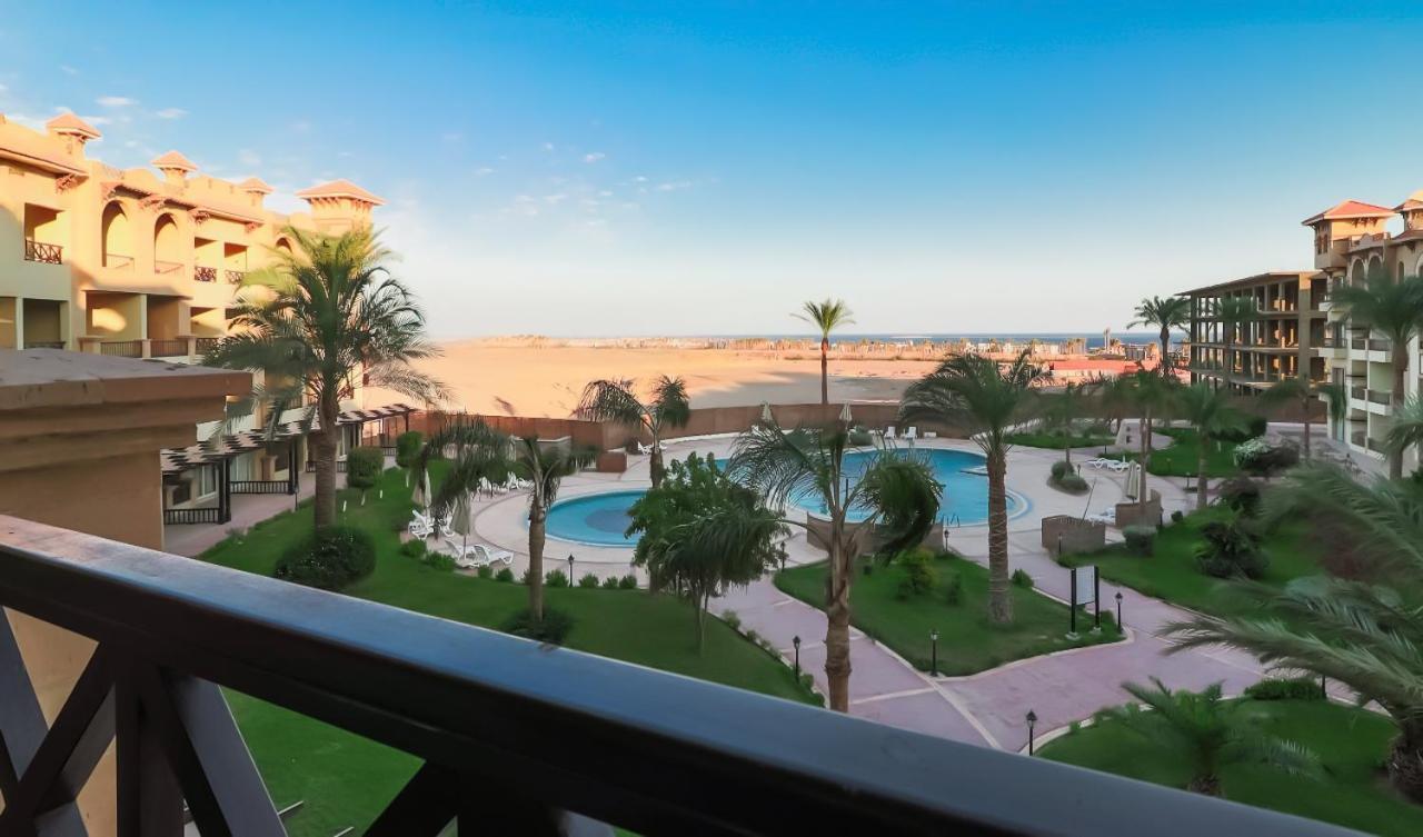 Resort-style Luxury With Pool And Sea View In Sahl Hasheesh