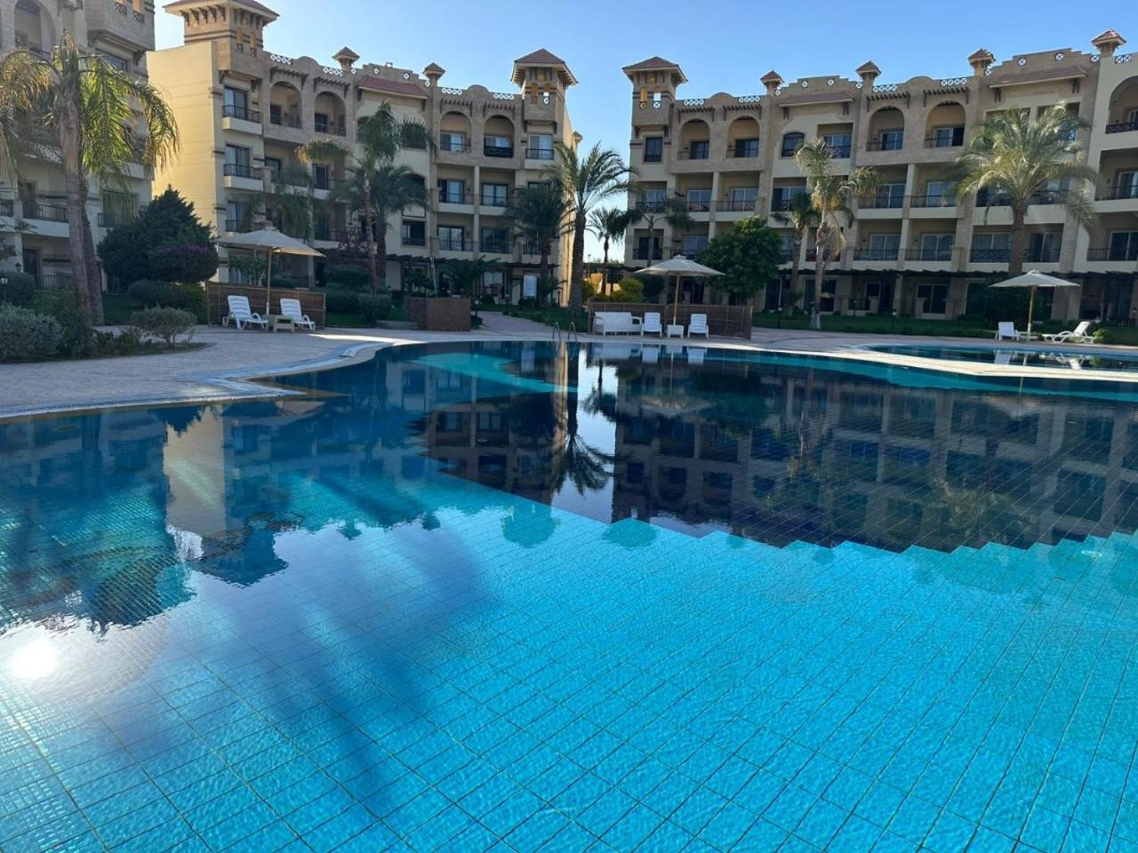 Resort-style Luxury With Pool And Sea View In Sahl Hasheesh *