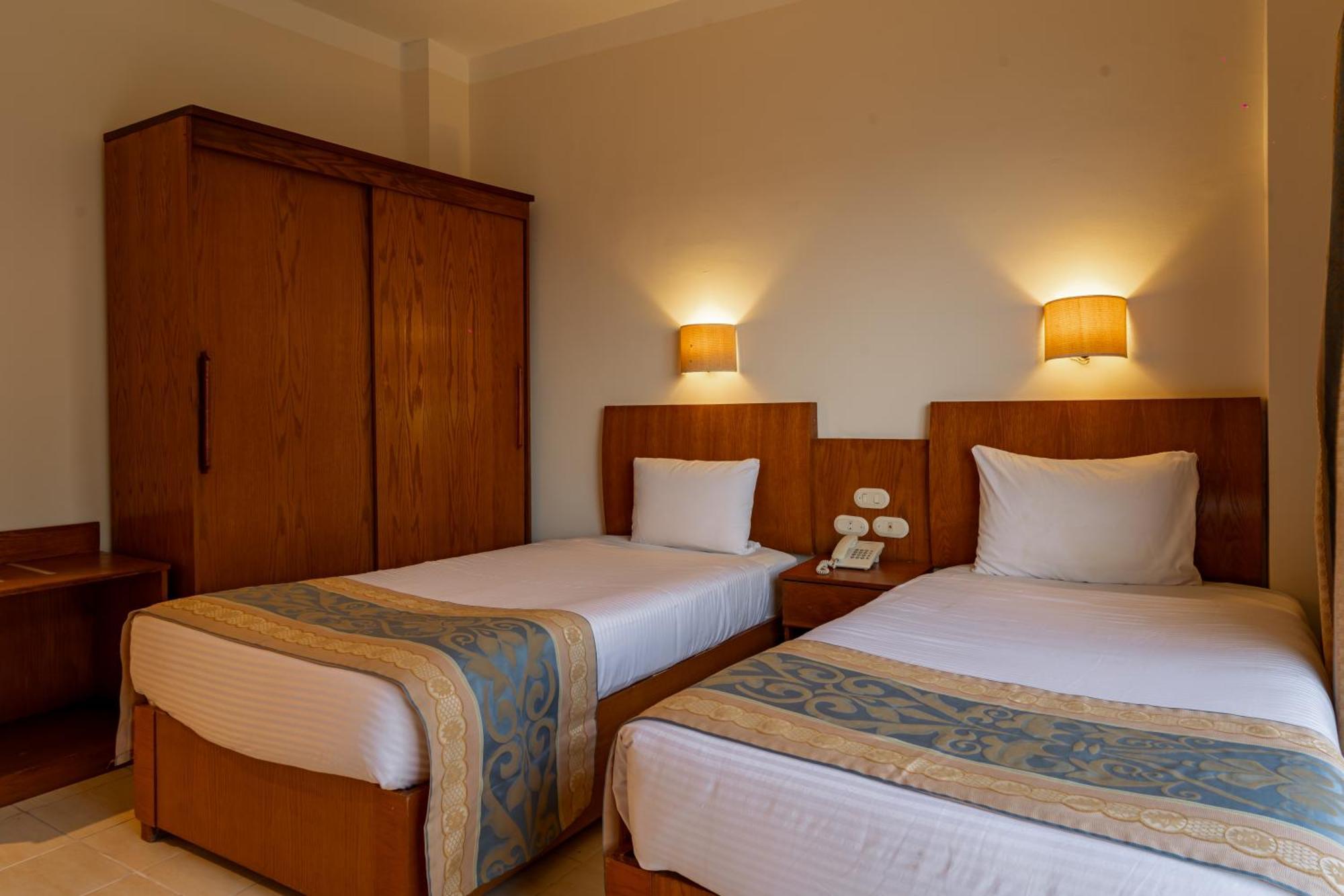 Empire Aqua Park Resort 3*
