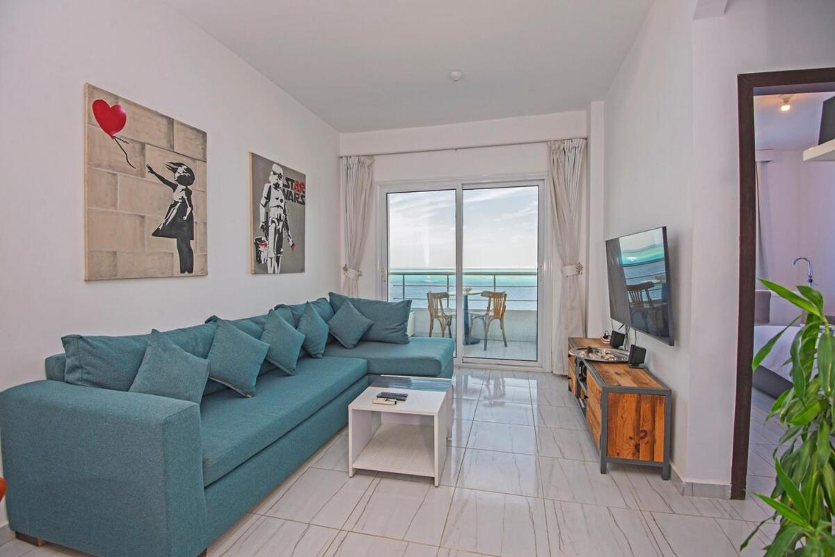 Amazing 2 Bedroom With Sea View In Apartment