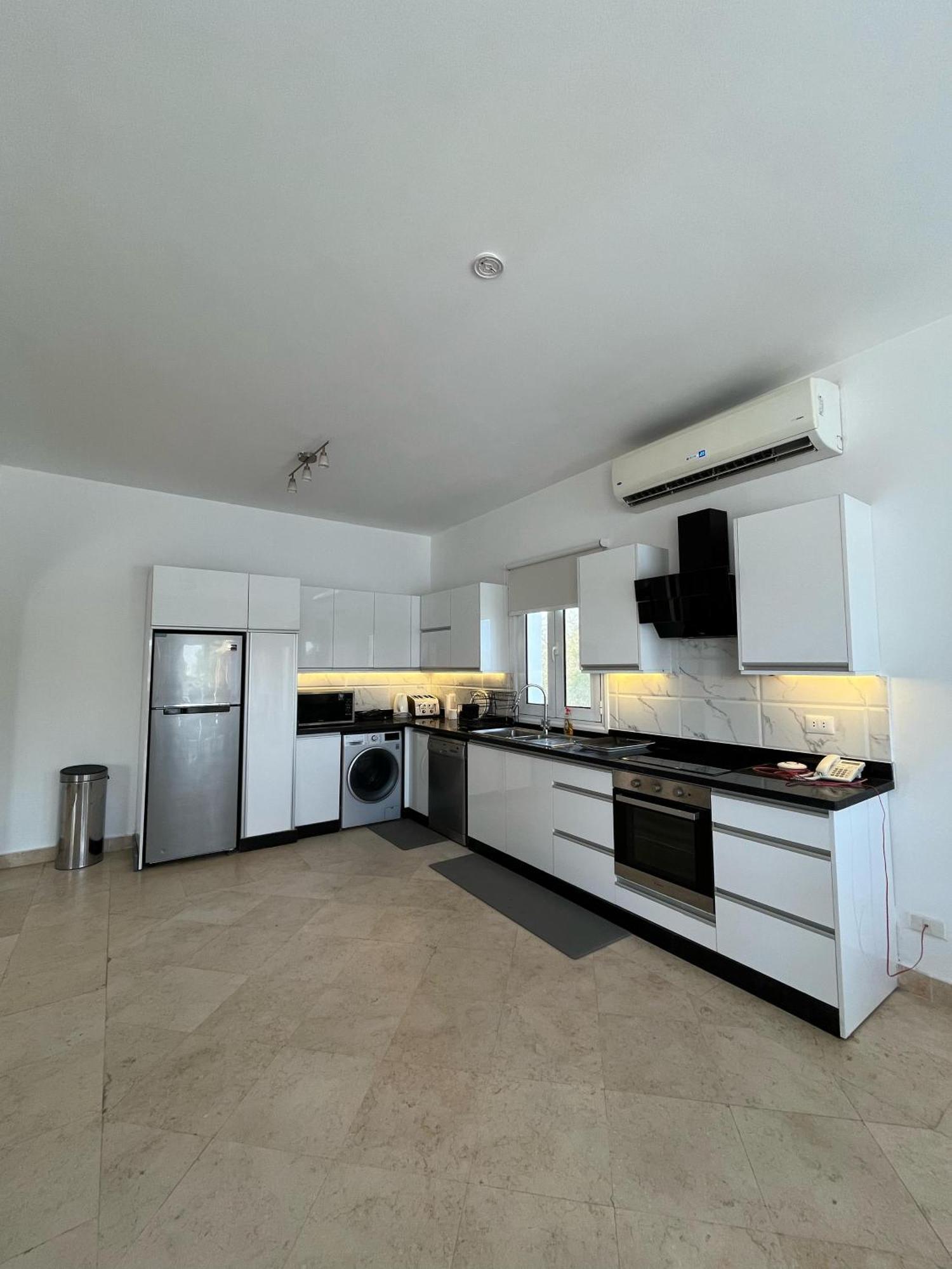 White 4 Bedroom Elgouna Heated Pool Villa *