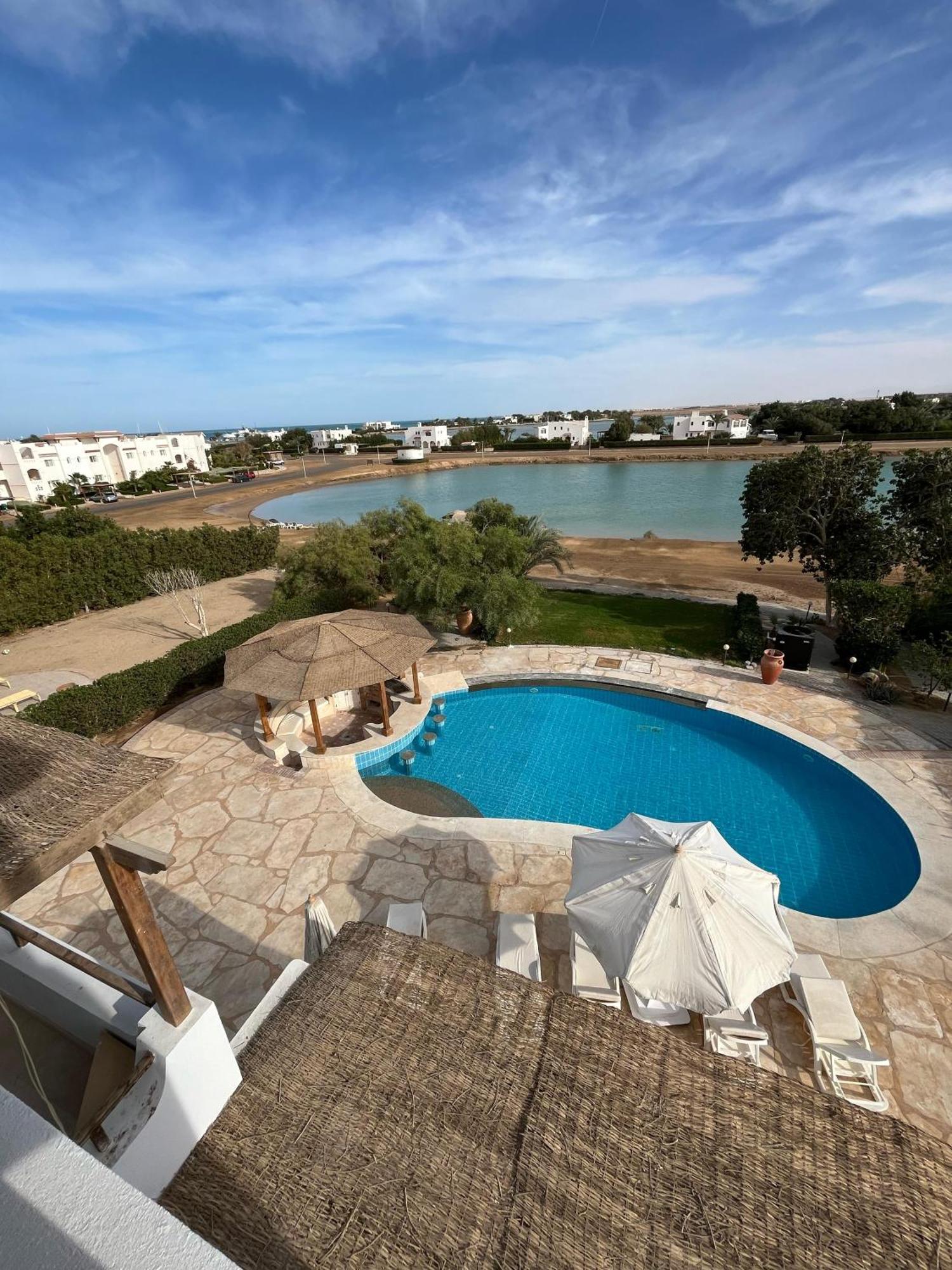 Villa White 4 Bedroom Elgouna Heated Pool *