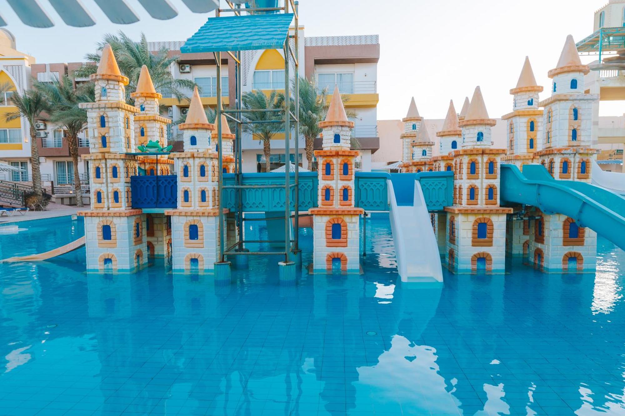 Mirage Bay & Aqua Park Resort 4*