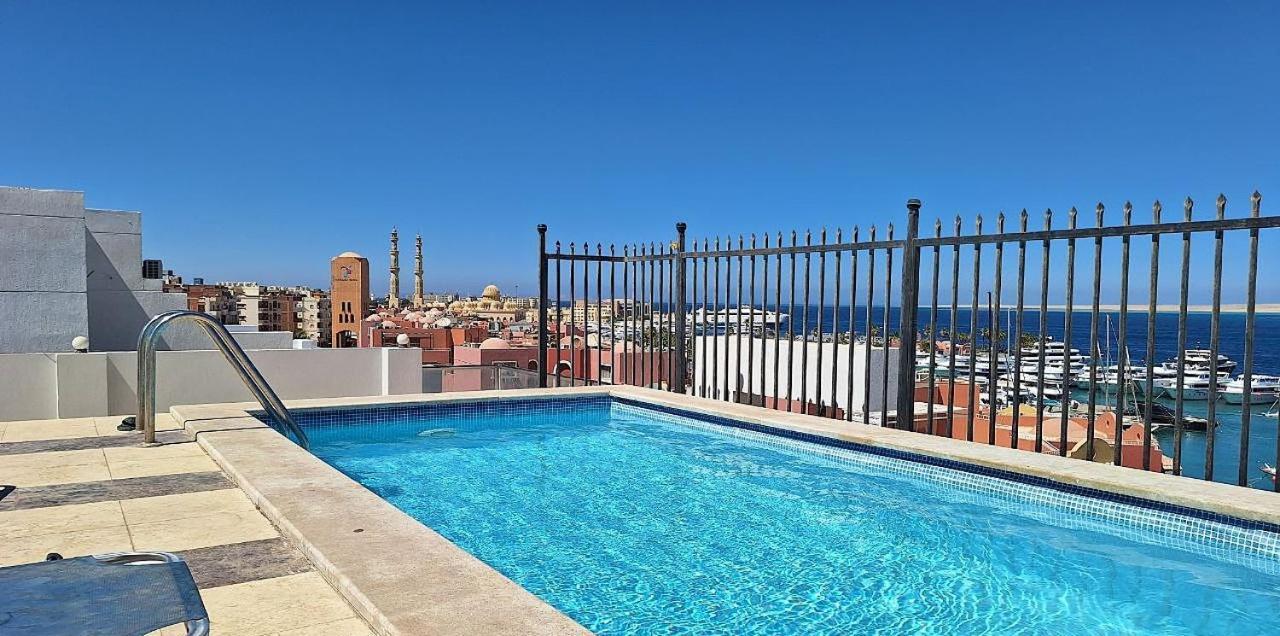 Yacht Club View Rooftop Pool Romantic Couette-café
