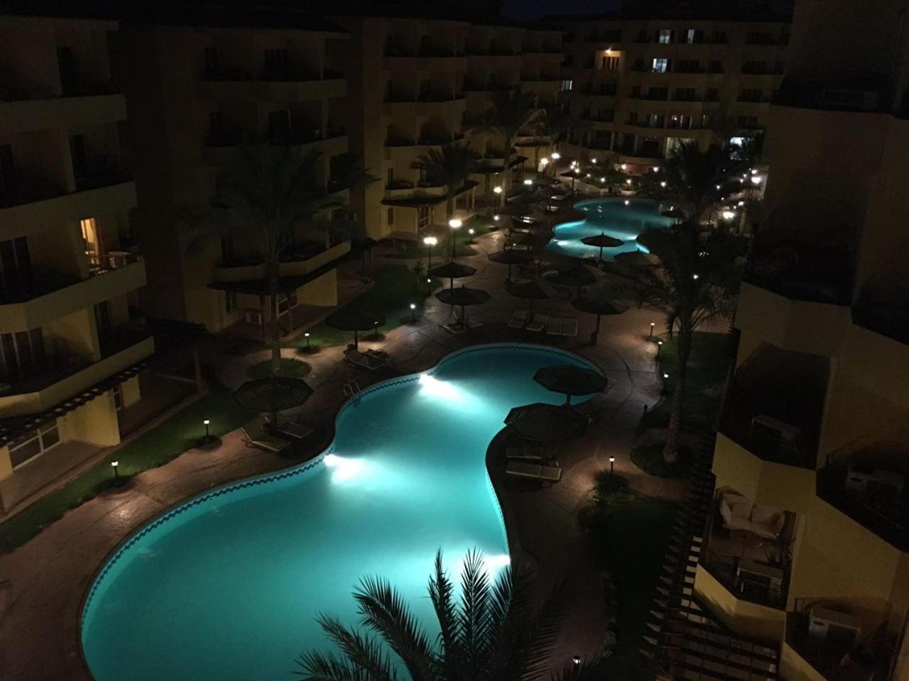 Pool View At British - Unit 02