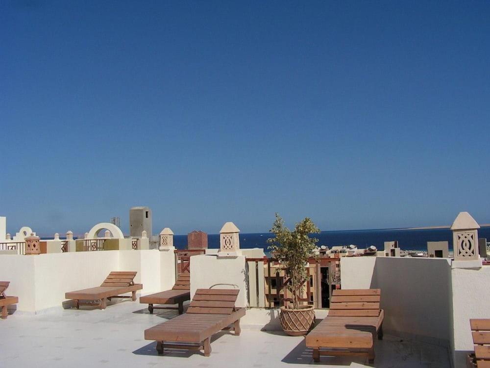 Paradise Hill Aparthotel 3*