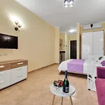 Studia Florenza Khamsin