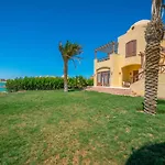 Scenic Views 3 Bedroom Villa With Private Jacuzzi In Sabina