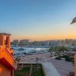 Heated Jacuzzi 2BR Apartment on Yacht view