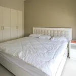 Luxurious 3Br Lakefront Town-House