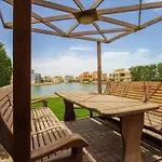 Luxurious 3Br Lakefront Town-House