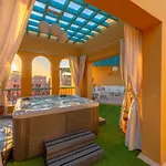 Heated Jacuzzi 2BR Apartment on Yacht view