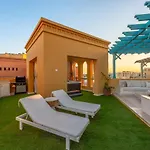 Heated Jacuzzi 2BR Apartment on Yacht view